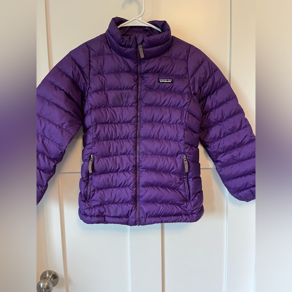Girls youth Patagonia down puffer jacket.
